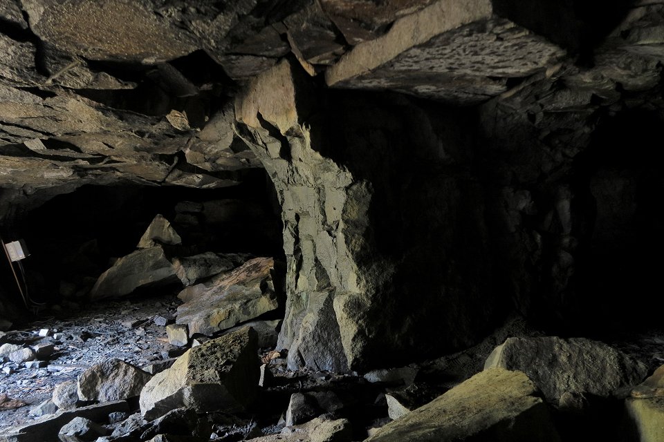 Gruvmyran Ulvön - juli 2017 stenpelare i gruvan