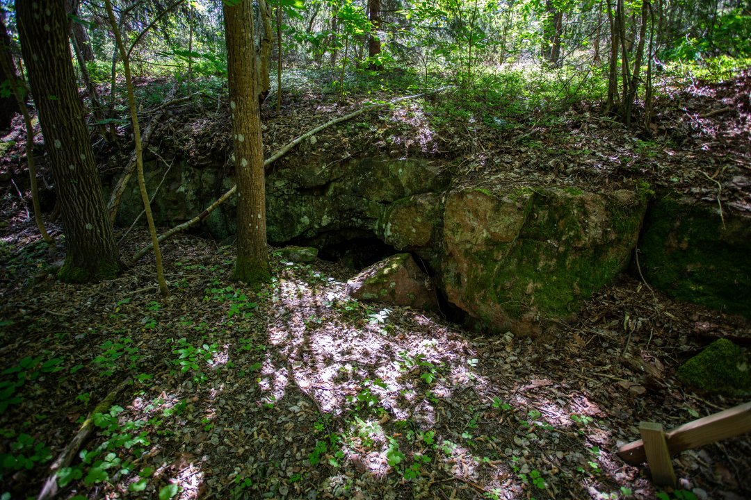 Hållets gruva Nyköping – juni 2019 hole in the ground