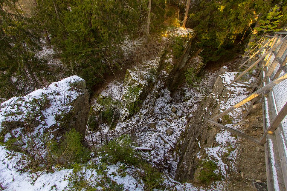 Norberg Mossgruvepark - december 2016 utsikt nedanfor gruvbro