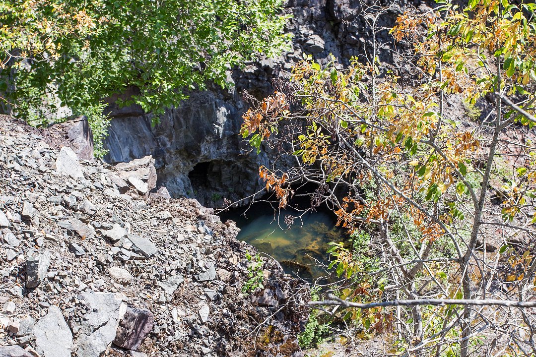 Tuna-Hästbergs gruva - juli 2018 vattenfyllt gruvhal