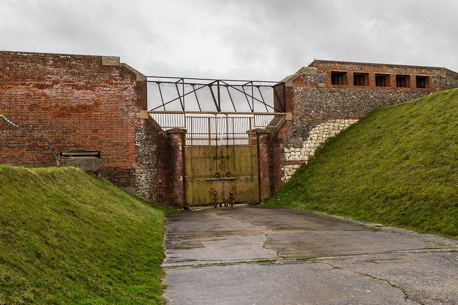 Fort Nelson - december 2015 half-life battle gate