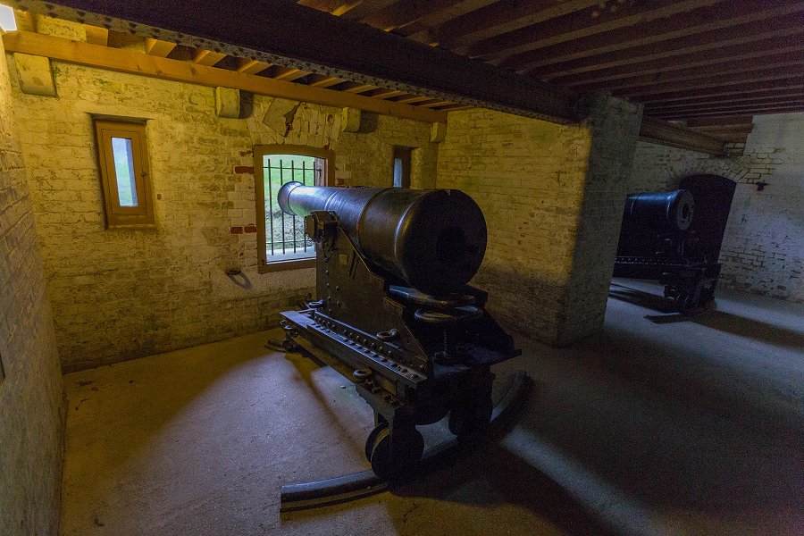 Fort Nelson - december 2015 old canon