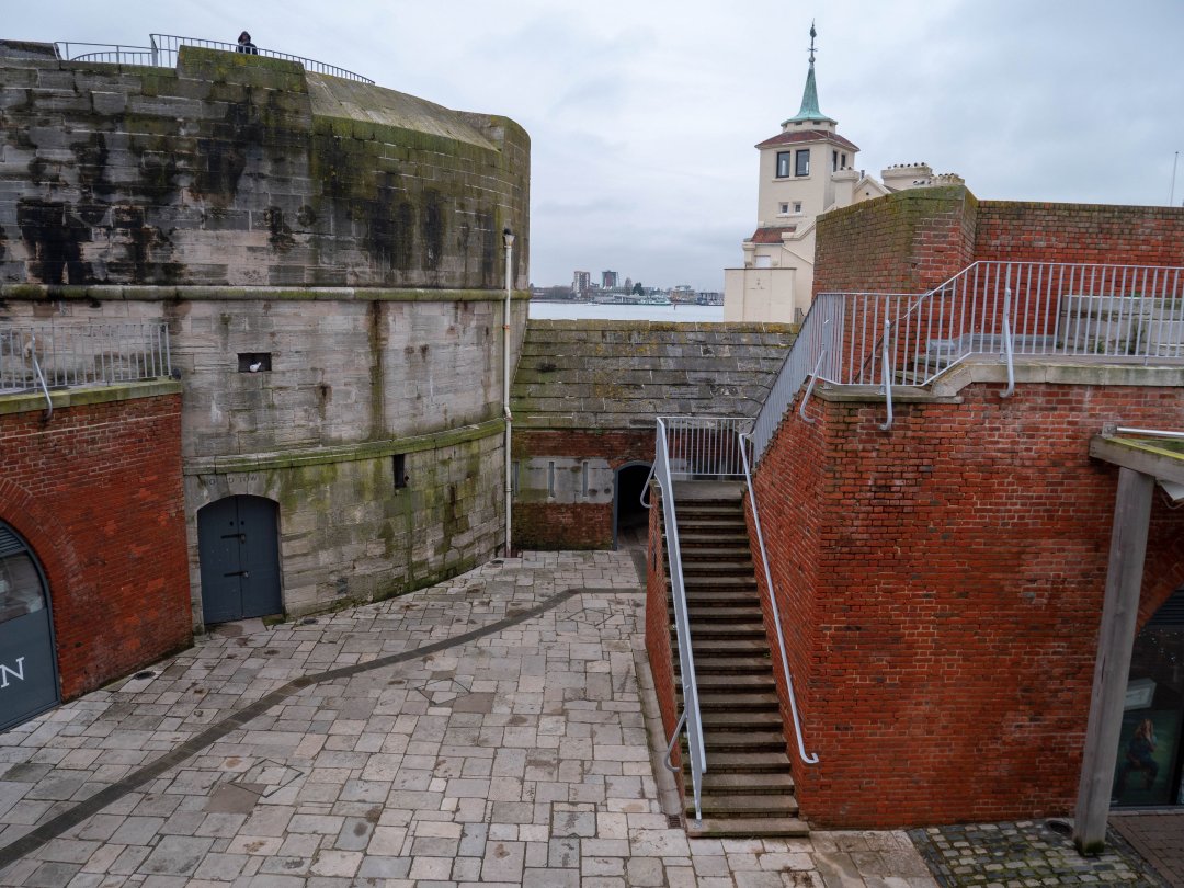 Portsmouth Round Tower - december 2019 trappa