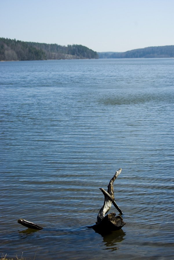 Bålsta Ekilla - april 2011 stock i vattnet