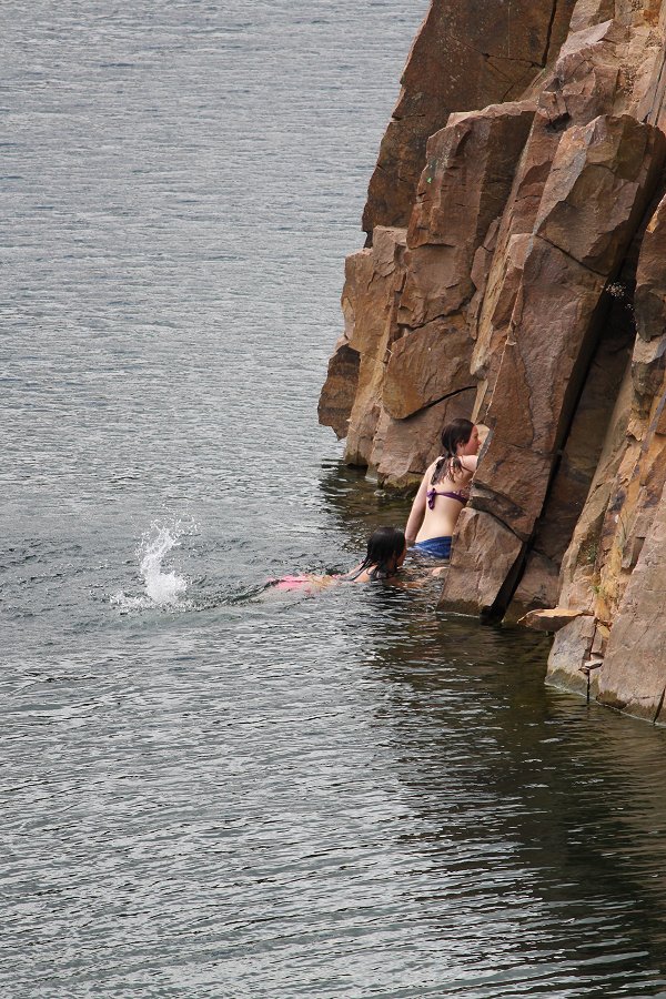 Dalby Stenbrott - juli 2012 tjejer som badar