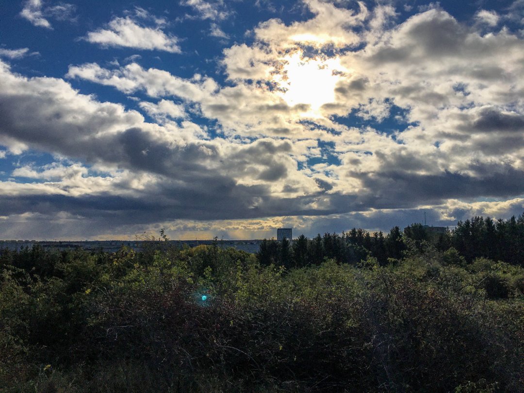 Granholmstoppen, Järva – oktober 2020 moln himmel