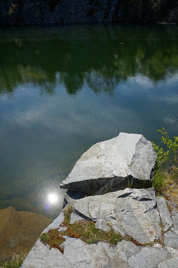 Stenhamra stenbrott - maj 2012 sol blank i vattnet