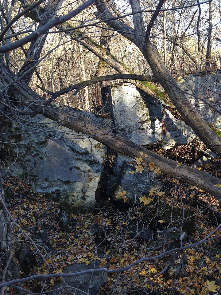 Uvbergets naturreservat - oktober 2016 stora fyrkantiga stenar