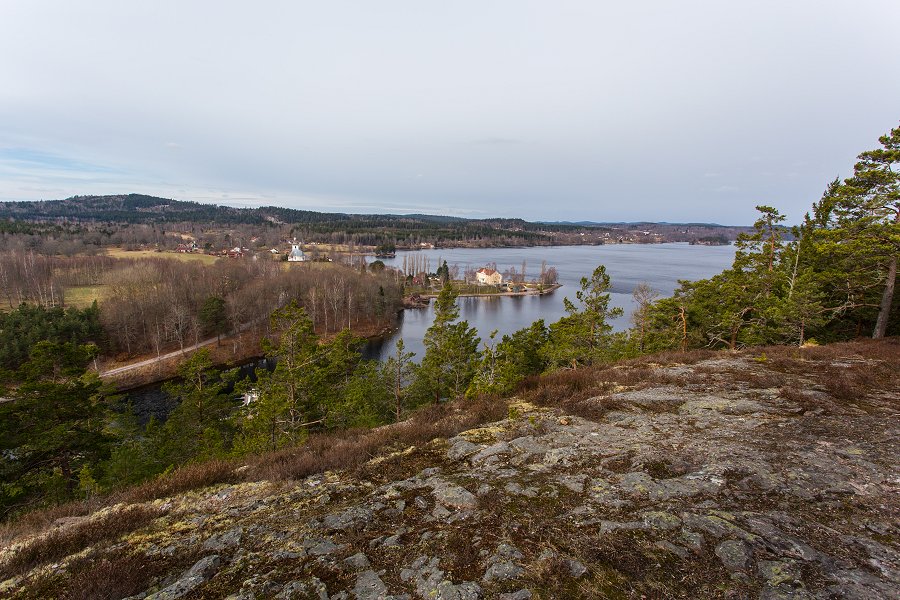 Vassviksbergets naturreservat- mars 2015 utsikt ner mot husen