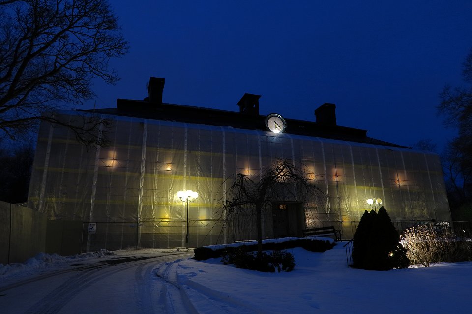 Åkeshovs slott - mars 2018 det lyser i fonstren