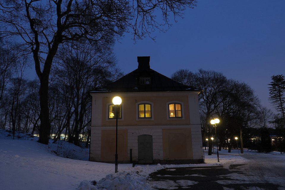 Åkeshovs slott - mars 2018 flygeln fran sidan