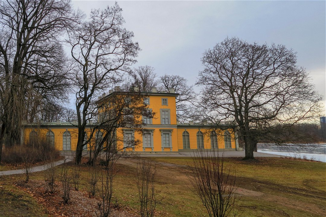 Gustav III:s paviljong, Haga - februari 2019 det gula haga slottet