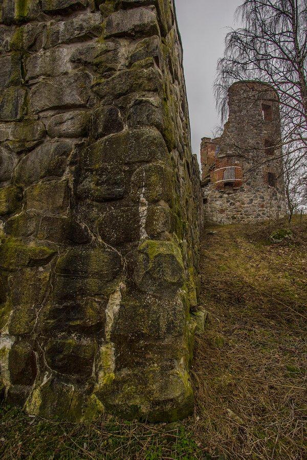 Mörby slottsruin - mars 2014 borg torn