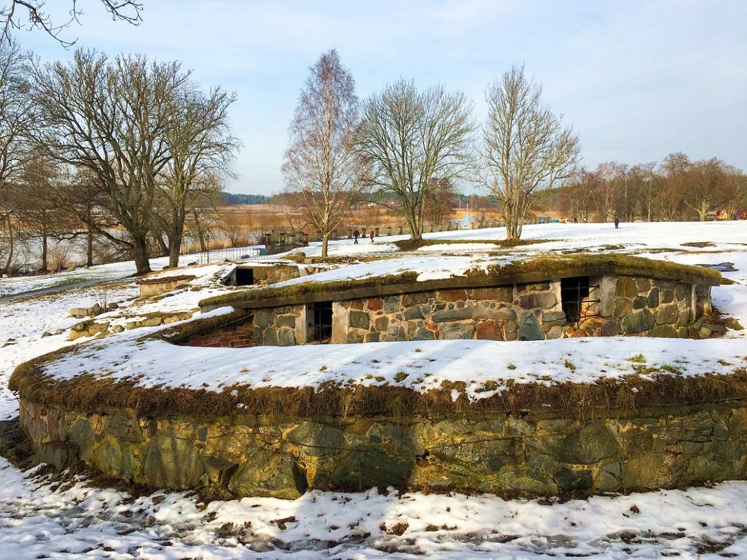 Svartsjö slottsruin, Ekerö - februari 2021 rund mur