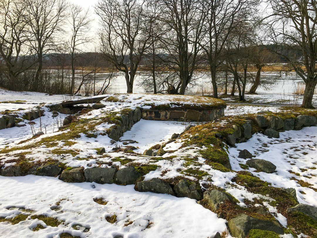 Svartsjö slottsruin, Ekerö - februari 2021 ser ut som en kyrkoruin