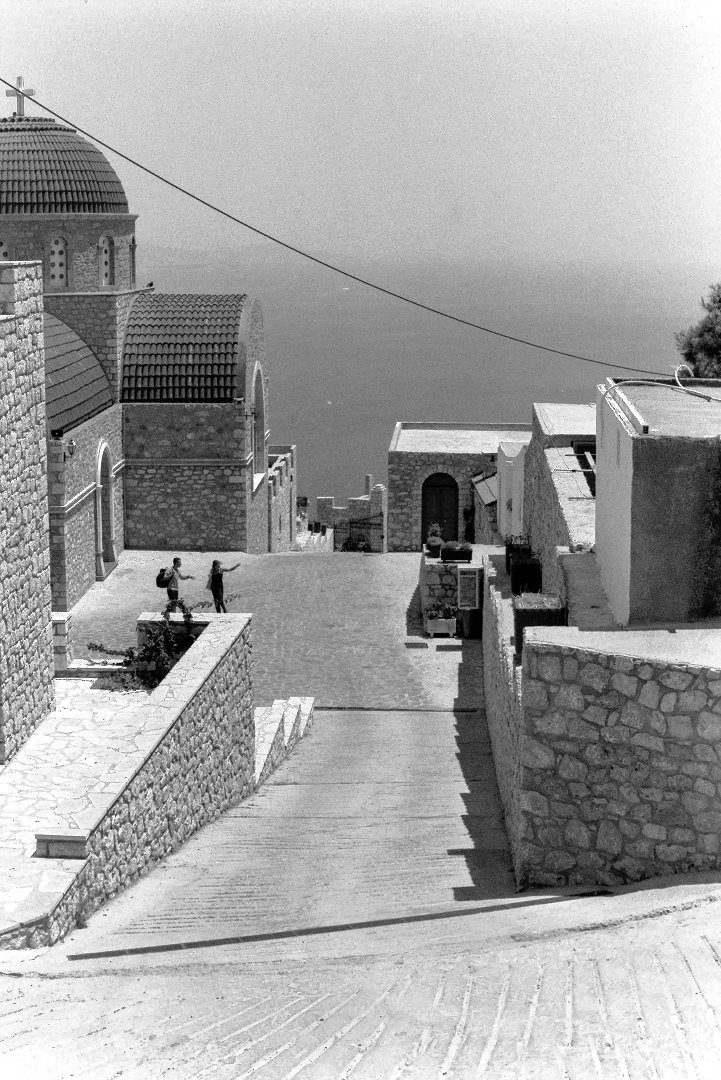 Kalymnos, Grekland - juli 1999 gata med utsikt