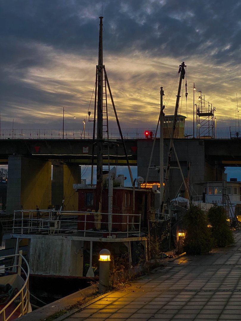 Fartyg, Liljeholmen - december 2022 himmel och bro