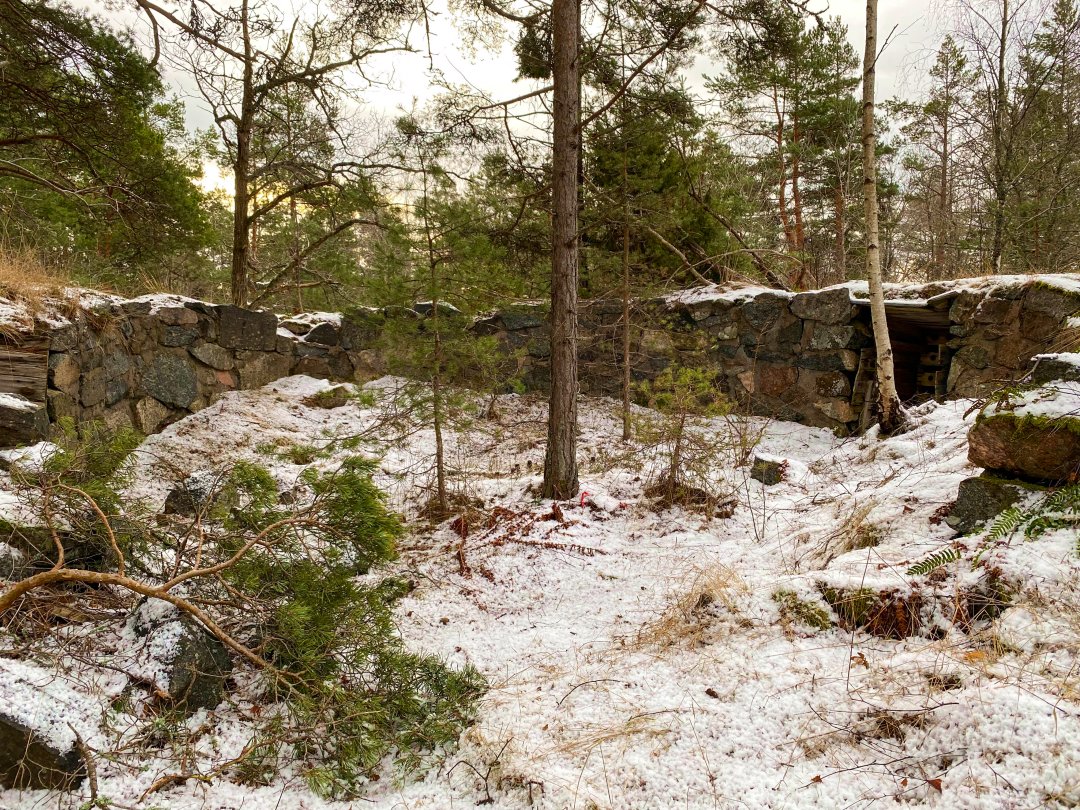 11:e Batteriet Vaxholmslinjen, Rindö – februari 2023 skogsbacke