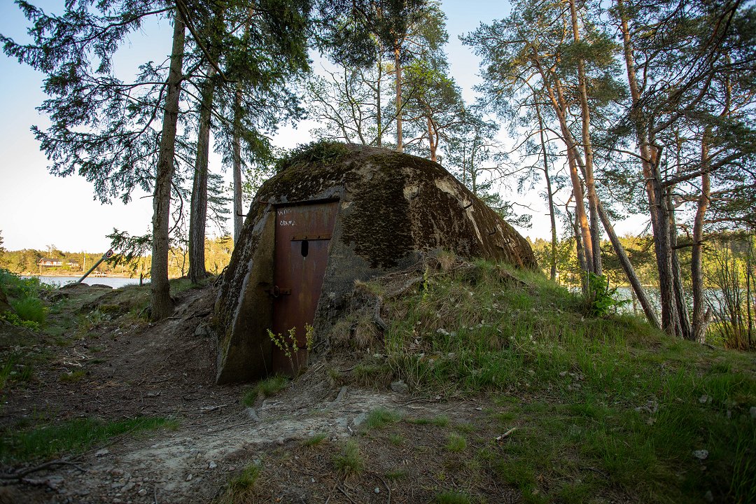 Södra Fronten Bunker Tyresö - maj 2019 en bunker som en kulle