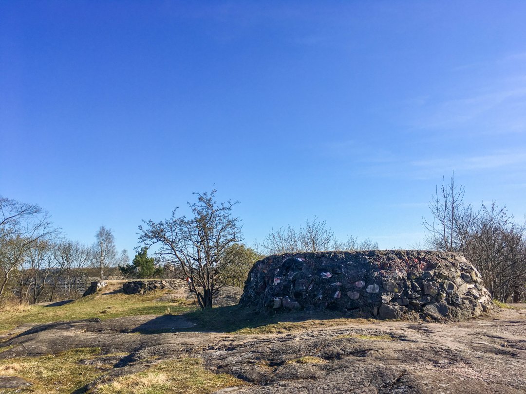 Tantolundens luftvärnsställning, Stockholm - april 2022 himmel och bunker