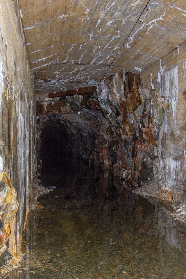 Lekombergs gruva - oktober 2016 blixten lyser upp gruvan