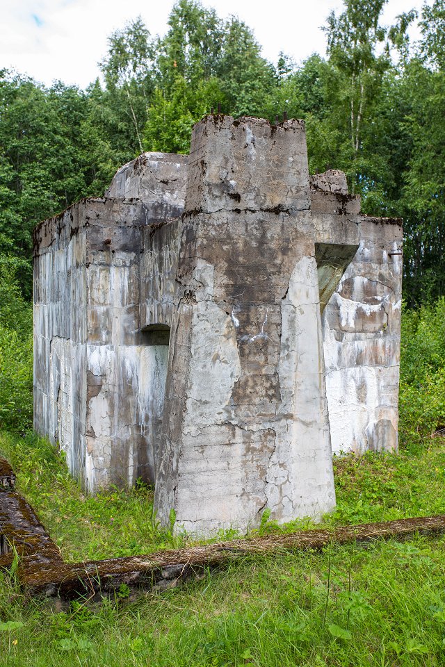 Rällingsbergs gruva - juli 2017 betong monument