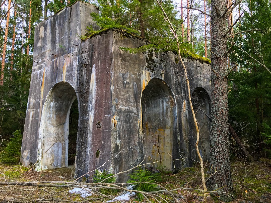 Vigelsbo gruvor - mars 2021 betong i skogen