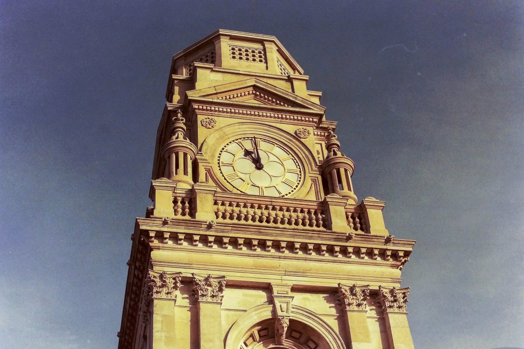 Portsmouth Guildhall, England - april 1994 klocktorn
