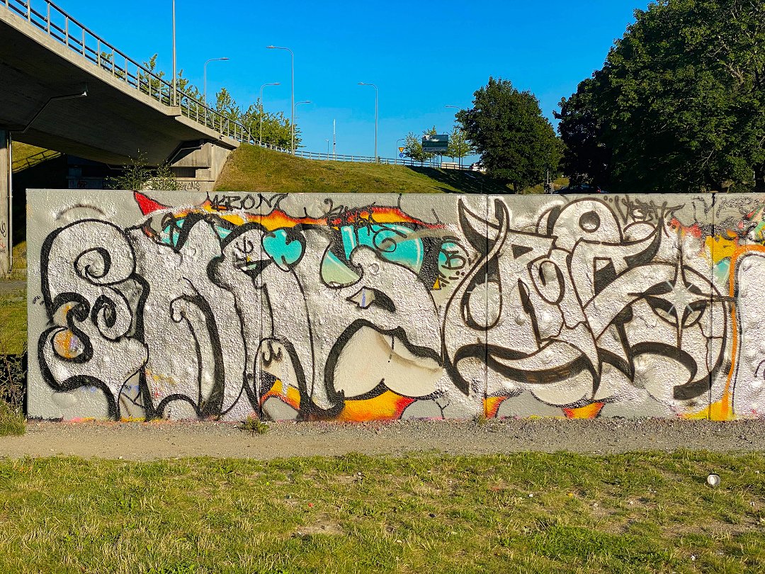 Tensta Lagliga Graffitivägg - augusti 2022 inte varldsklass