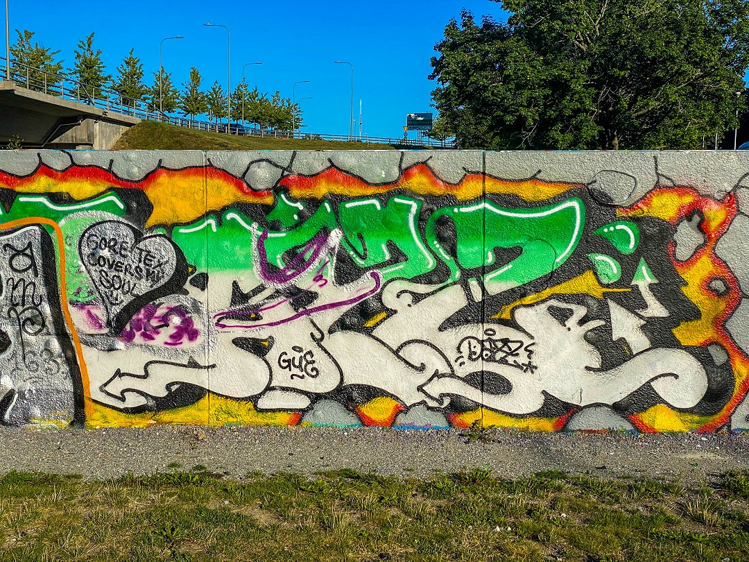 Tensta Lagliga Graffitivägg - augusti 2022 razz