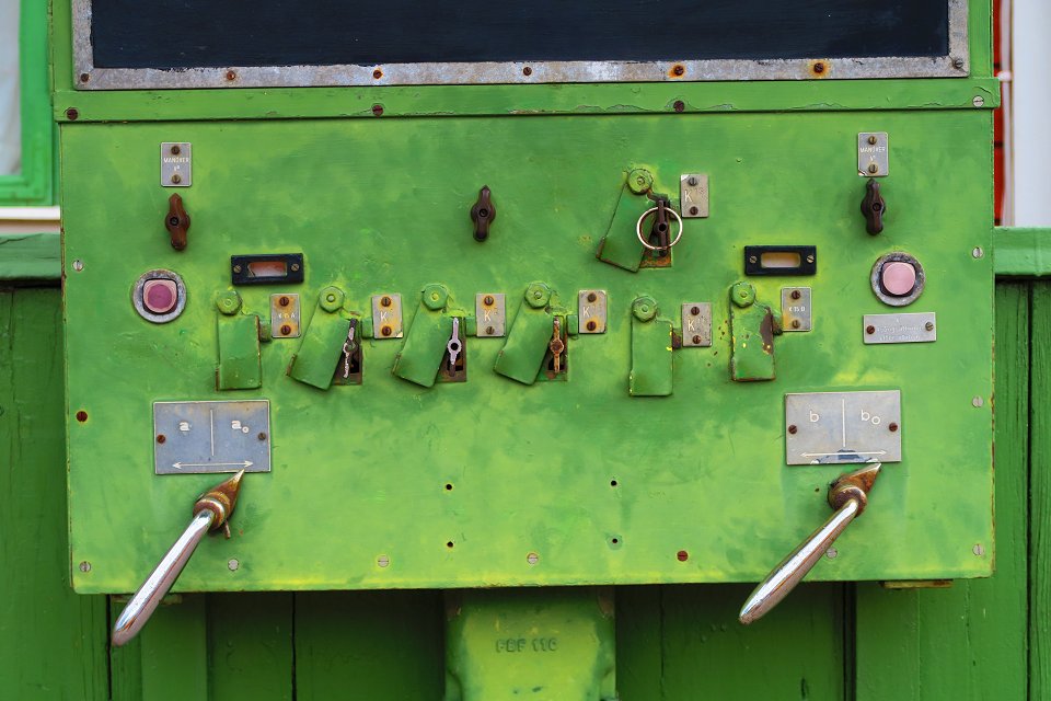 Virserums tågstation - juli 2017 green kontroll panel